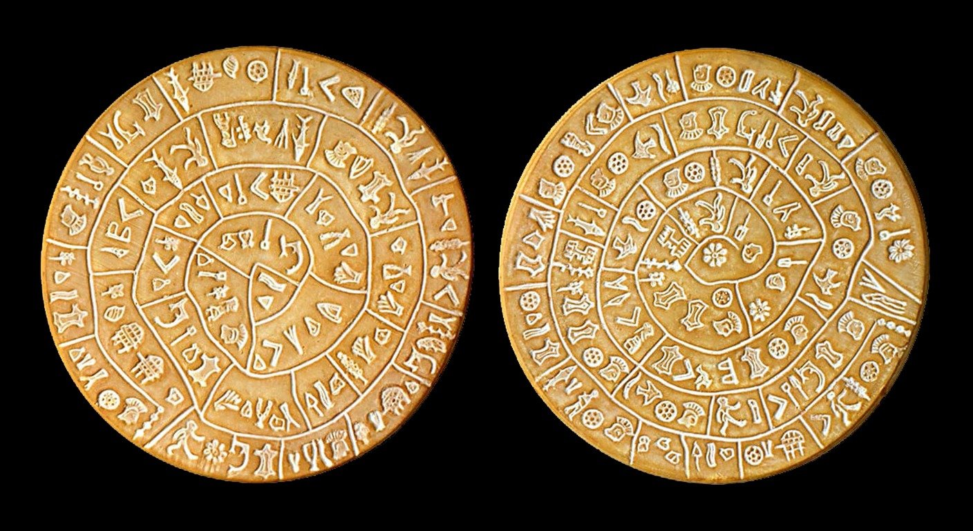 Fotografía de alta resolución del Disco de Festo, mostrando la espiral de glifos misteriosos estampados en arcilla hace 3700 años.