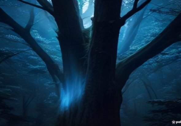 Dron metálico avanzado con luces azules flotando en un claro de bosque al amanecer.